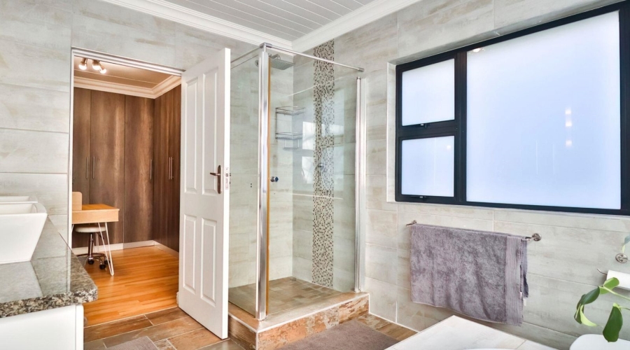 5 Bedroom Property for Sale in Bergsig Western Cape